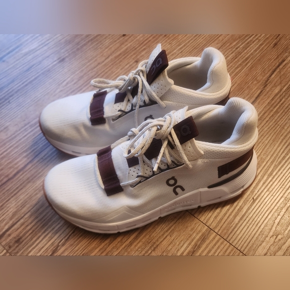 SIZE. 5. WOMEN'S. ON CLOUDNOVA 2 On Running  Cream and Brown Athletic Shoes - Picture 5 of 8